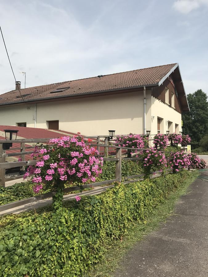 Logis Auberge De La Poirie Tendon Buitenkant foto